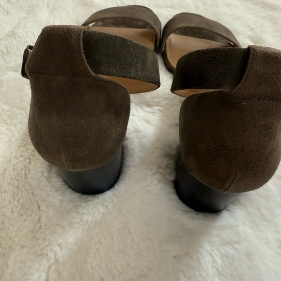 👠 MICHAEL KORS Suede Olive Green Ankle Strap Block Heels 8 - Picture 4 of 9